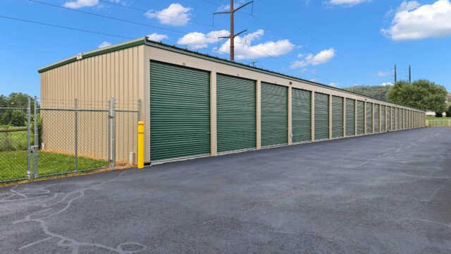 drive-up storage units at Kings 625 Self Storage near Bowmansville, PA