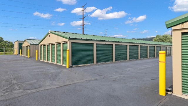 drive-up storage units at Kings 625 Self Storage near Bowmansville, PA