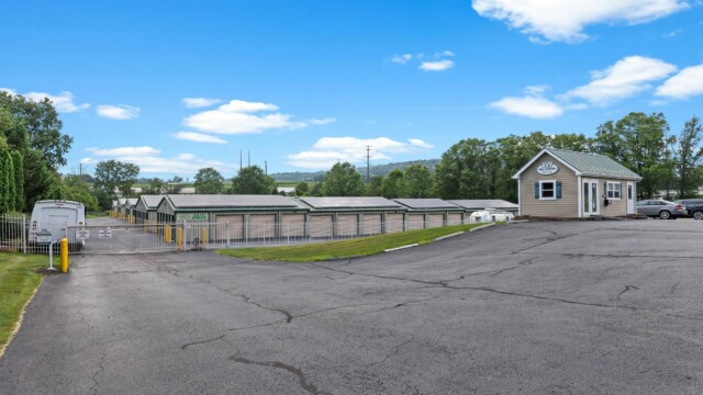 Kings 625 Self Storage near Bowmansville, PA