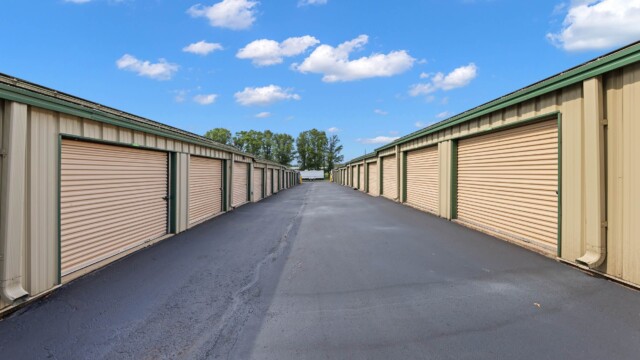 drive-up storage units at Kings 625 Self Storage near Bowmansville, PA