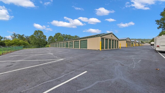 drive-up storage units and vehicle parking at Kings 625 Self Storage near Bowmansville, PA